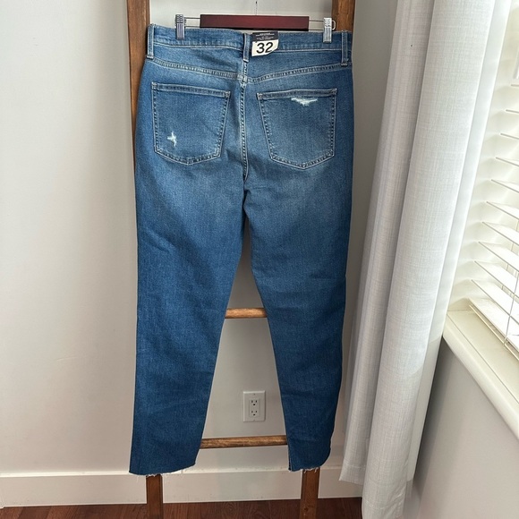 NWT Gap Vintage Slim Mid Rise Jean - Picture 4 of 7
